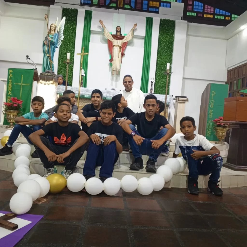Caracas - Santo Rosario de la Casa Hogar Domingo Savio con la Comunidad Parroquial