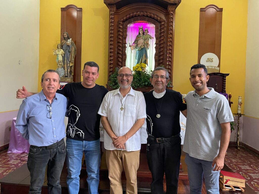 Padre Hugo Orozco con la comunidad salesiana en Táriba 2024