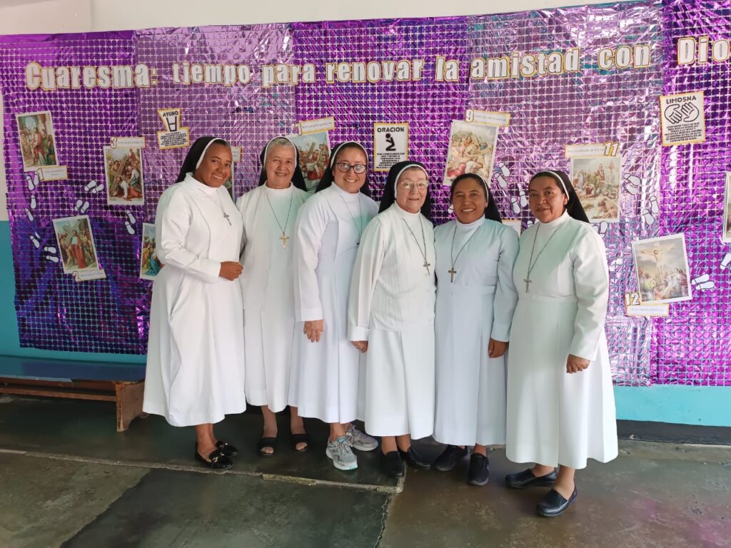 Visita canónica 2024 de la superiora del Instituto de las Hijas de los Sagrados Corazones de Jesús y María HH.SS.CC